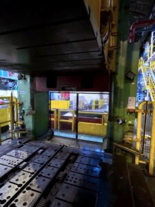 プレス機 Muller Weingarten VK 1250.45.76 - 1250 トン (写真 8)