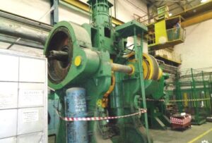 熱間鍛造プレス Smeral MKP 1500 - 1500 トン (写真 2)