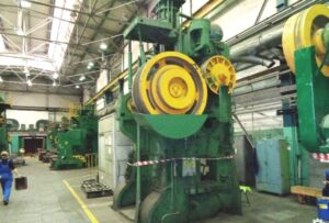 熱間鍛造プレス Smeral MKP 1500 - 1500 トン (写真 3)