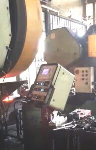 熱間鍛造プレス Farina FHG 1000 - 1000 トン (写真 1)