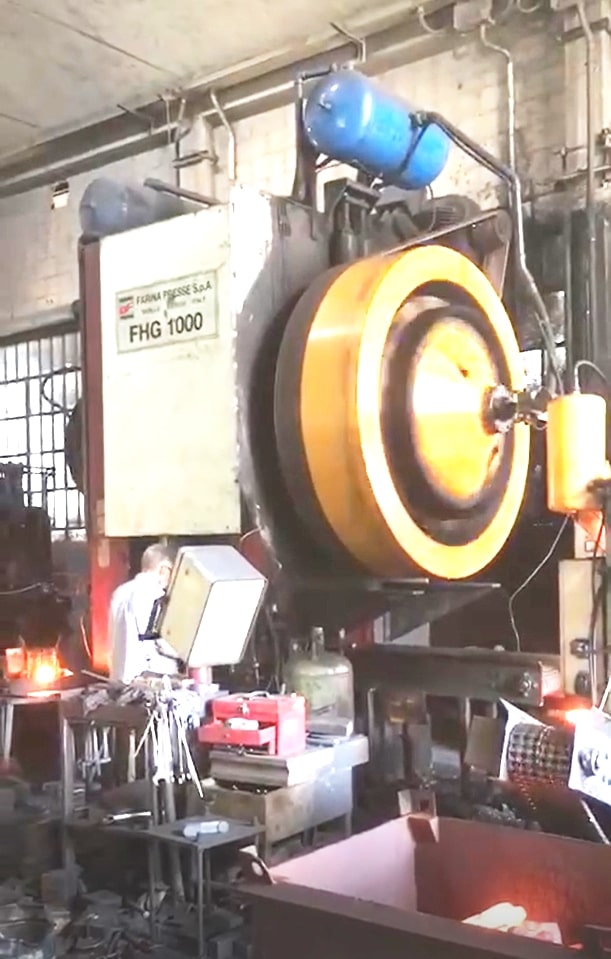 熱間鍛造プレス Farina FHG 1000 - 1000 トン