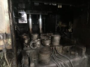 熱間鍛造プレス Komatsu CAH3000 - 3000 トン (写真 4)