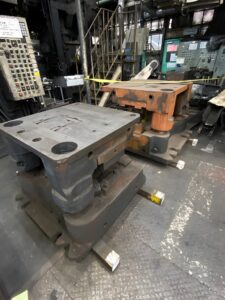 熱間鍛造プレス National Maxipres 1600 - 1600 トン (写真 1)