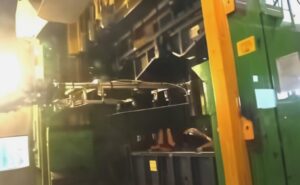 プレスライン Muller Weingarten G1 / 5 presses - 7000 トン (写真 1)