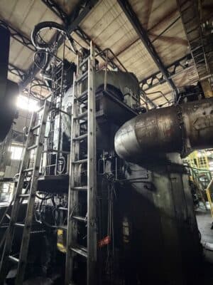 熱間鍛造プレス Sumitomo FP1600 - 1600 トン (写真 1)