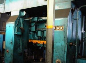 冷間鍛造プレス Aida CFT-60 - 600 トン (写真 7)