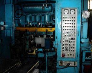 冷間鍛造プレス Aida CFT-60 - 600 トン (写真 8)