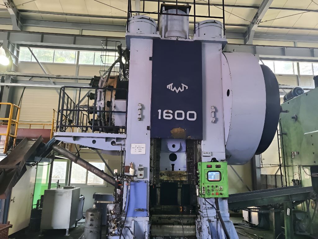 熱間鍛造プレス TMP Voronezh KB8042 - 1600 トン