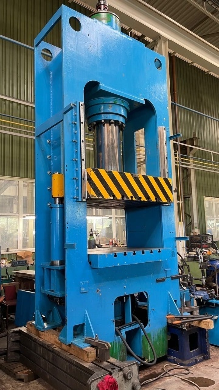 油圧プレス Gidropress P479 - 400 トン