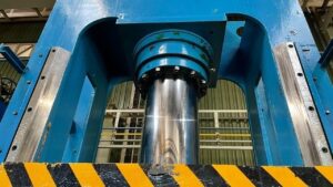 油圧プレス Gidropress P479 - 400 トン (写真 1)