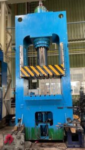 油圧プレス Gidropress P479 - 400 トン (写真 6)