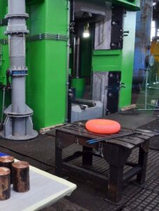 カウンターブロー鍛造ハンマー Digep DHEK-40 - 400 kJ (写真 8)