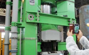 カウンターブロー鍛造ハンマー Digep DHEK-40 - 400 kJ (写真 1)