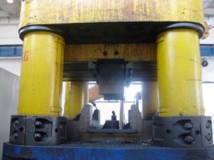 自由鍛造プレス Fritz Muller 3000 MT - 3000 トン (写真 4)