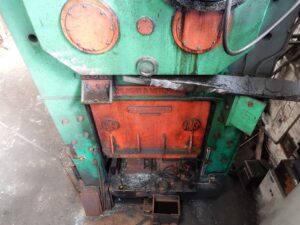 トリミングプレス Wilkins & Mitchell L66-S4-10 - 600 トン (写真 1)