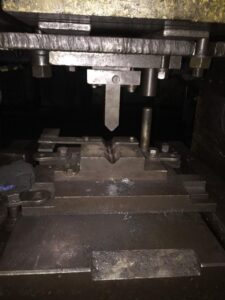 ナックルジョイントプレス Barnaul KB8340 B - 1000 トン (写真 1)