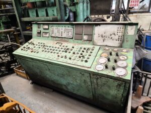 ねじプレス Hasenclever HSPRZ 560/1320/560/1680 - 3150 トン (写真 2)