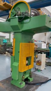 ねじプレス Ficep MT270/400 - 270 トン ID: 76236