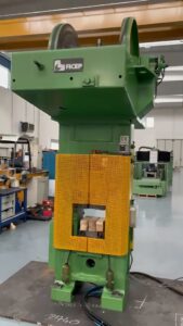 ねじプレス Ficep MT270/400 - 270 トン (写真 2)