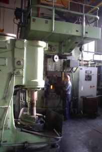 ねじプレス Zdas LVR 630 A-1 - 630 トン (写真 4)