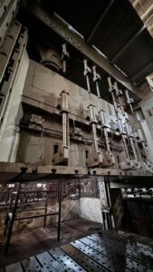 プレス機 TMP Voronezh K4039 - 800 トン (写真 3)