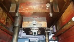 ナックルジョイントプレス Barnaul KB8338 - 630 トン (写真 1)