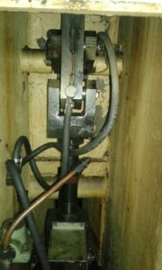 ナックルジョイントプレス Kuzlitmash KB8334 - 250 トン (写真 3)