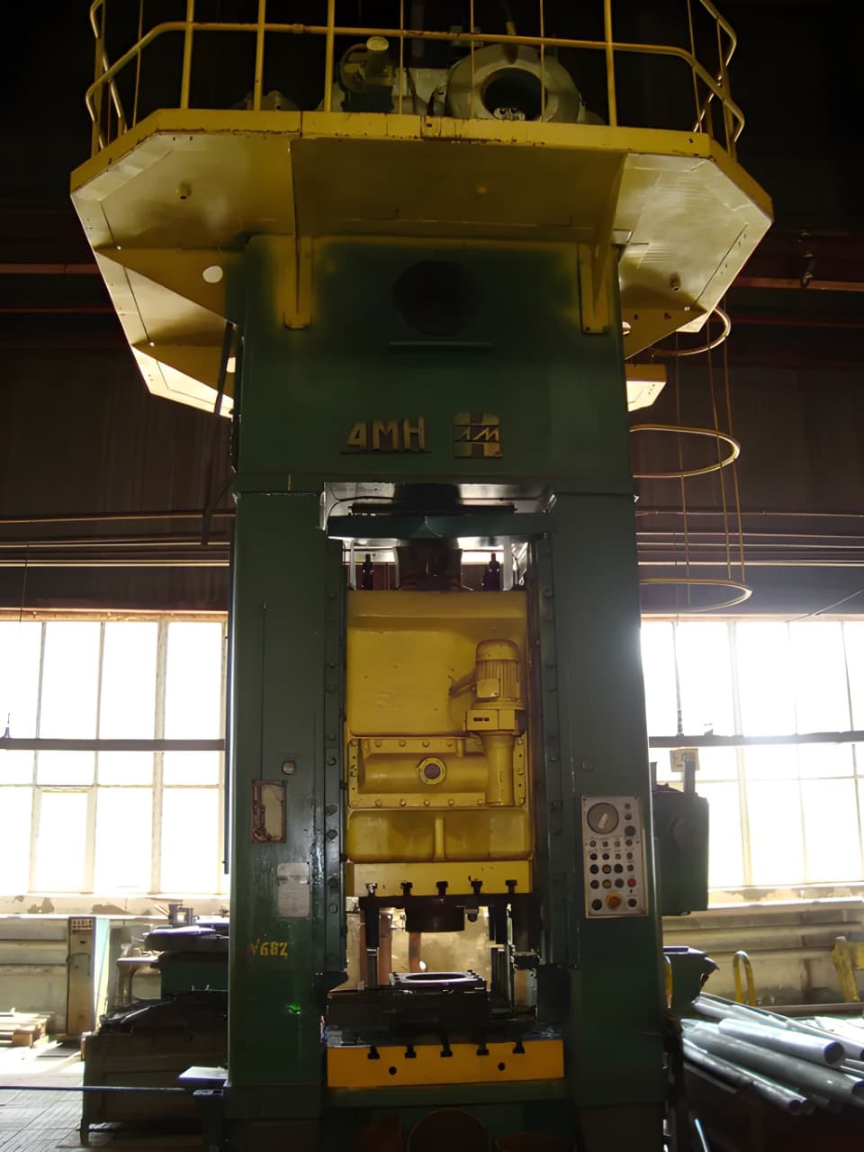 トリミングプレス Kuzlitmash KB9536 - 400 トン 