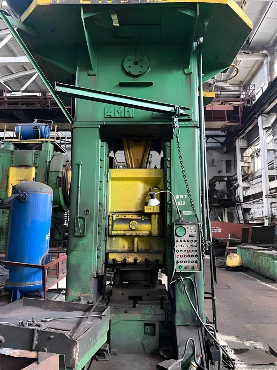 トリミングプレス Kuzlitmash KD9536 - 400 トン 