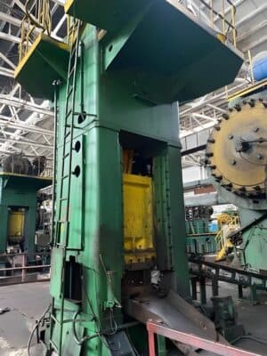 トリミングプレス Kuzlitmash KD9536 - 400 トン  (写真 1)