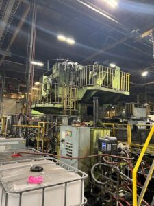 熱間鍛造プレス Kurimoto C2F-16 - 1600 (写真 4)