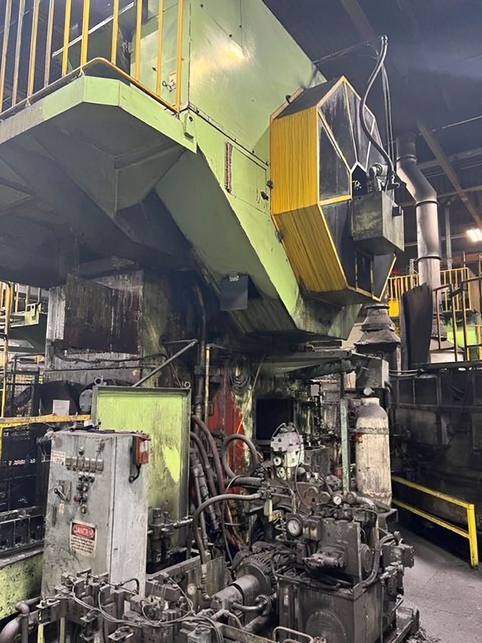 熱間鍛造プレス Kurimoto C2F-16 - 1600