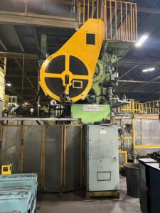 熱間鍛造プレス Kurimoto C2F-16 - 1600 (写真 8)