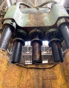 自由鍛造プレス Dnepropress PB1341 - 1250 トン (写真 1)