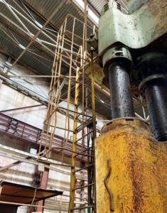 自由鍛造プレス Dnepropress PB1341 - 1250 トン (写真 3)