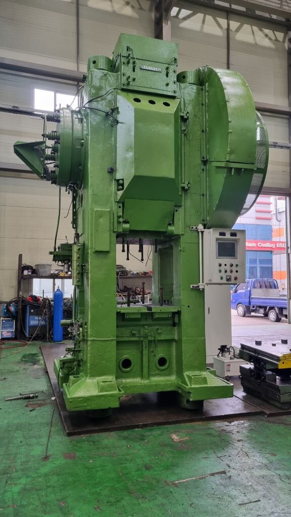 熱間鍛造プレス Eumuco SP 100 C - 1000 トン