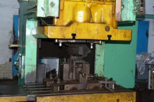 C型プレス TMP Voronezh K0134 - 250 トン (写真 1)