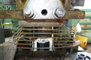 機械プレス KD2126K - 40 トン (写真 1)