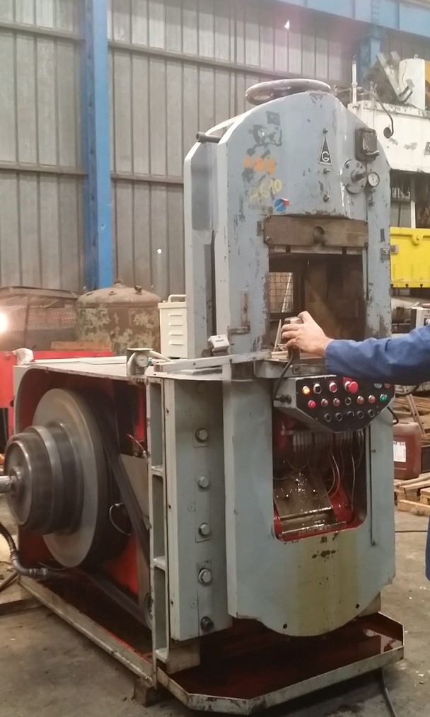 ナックルジョイントプレス Grabener GK 360 - 360 トン