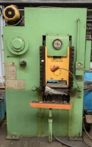 ナックルジョイントプレス Kuzlitmash KB8334 - 250 トン (写真 1)