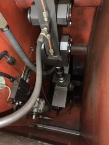 ナックルジョイントプレス Kuzlitmash KB8334 - 250 トン (写真 8)