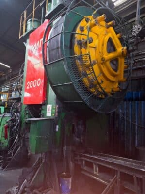 熱間鍛造プレス TMP Voronezh KB8043 - 2000 トン (写真 1)