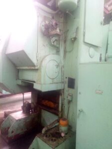 ナックルジョイントプレス Barnaul K8338 - 630 トン (写真 1)