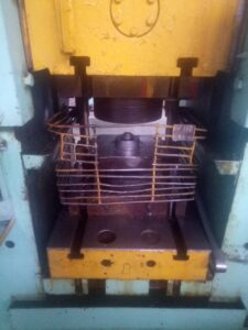 ナックルジョイントプレス Barnaul K8336 - 400 トン (写真 1)