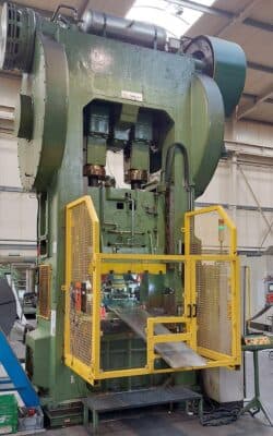 スタンピングプレス Schuler P2E2S 315/1.25 - 315 トン (写真 4)