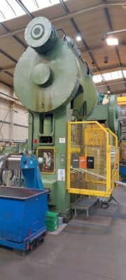 スタンピングプレス Schuler P2E2S 315/1.25 - 315 トン (写真 2)