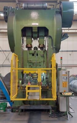 スタンピングプレス Schuler P2E2S 315/1.25 - 315 トン (写真 3)