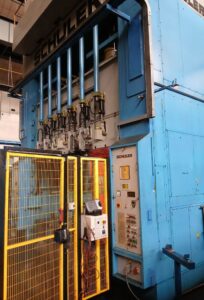 プレスライン Schuler G2 - 3800 トン (写真 6)