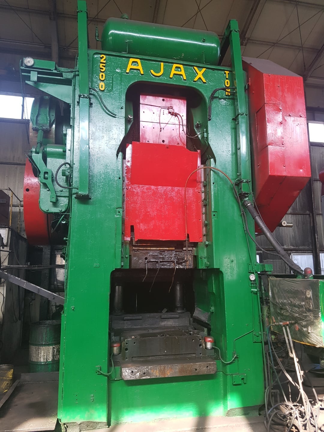 熱間鍛造プレス Ajax 2500 MT - 2500 トン