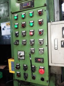 冷間鍛造プレス Wilkins & Mitchell S1-1250-42-48 - 1250 トン (写真 3)